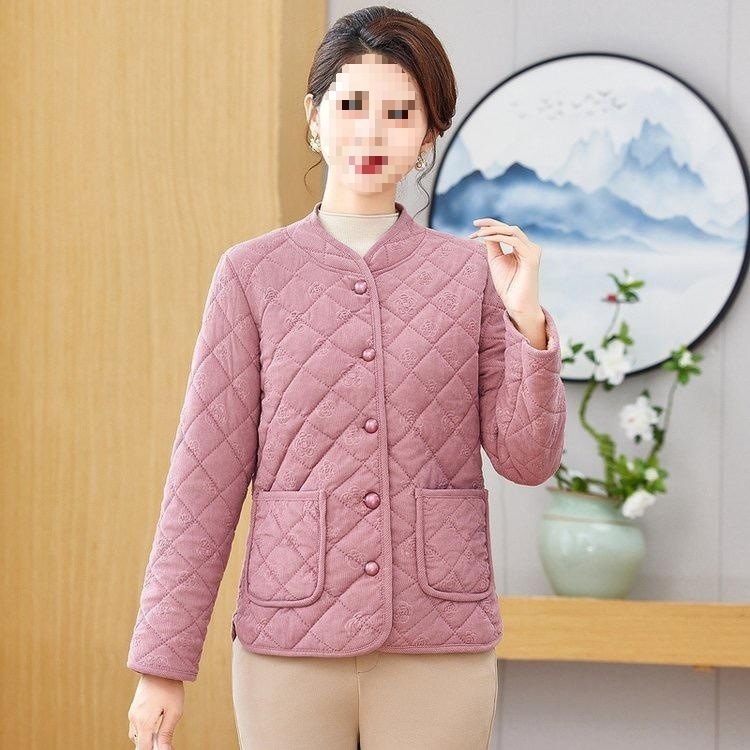 Palton din poliester cu căptușeală, guler polo, închidere cu un nasture, lungime medie 65–80 cm