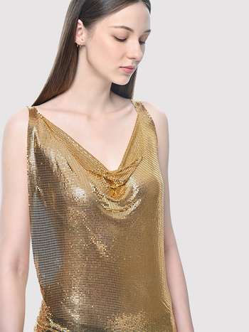 Μεταλλικό φόρεμα χωρίς πλάτη με τιράντες, street hipster στυλ, μήκος midi, ψηλή μέση, ασύμμετρο κόψιμο, μονόχρωμο ύφασμα