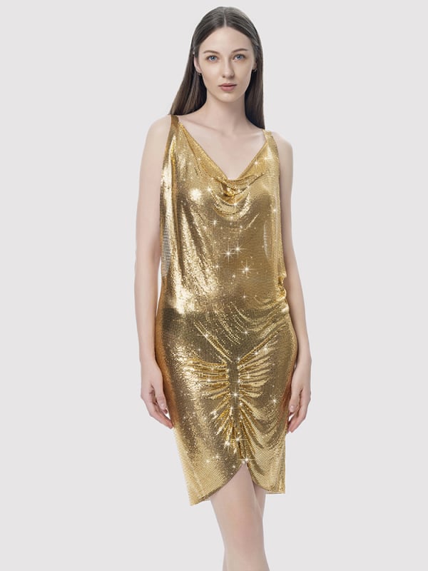 Μεταλλικό φόρεμα χωρίς πλάτη με τιράντες, street hipster στυλ, μήκος midi, ψηλή μέση, ασύμμετρο κόψιμο, μονόχρωμο ύφασμα