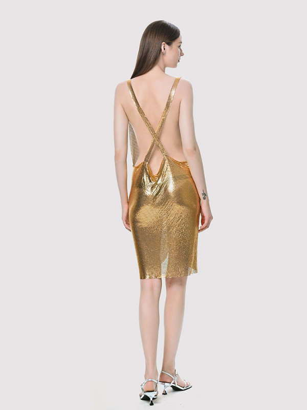 Μεταλλικό φόρεμα χωρίς πλάτη με τιράντες, street hipster στυλ, μήκος midi, ψηλή μέση, ασύμμετρο κόψιμο, μονόχρωμο ύφασμα