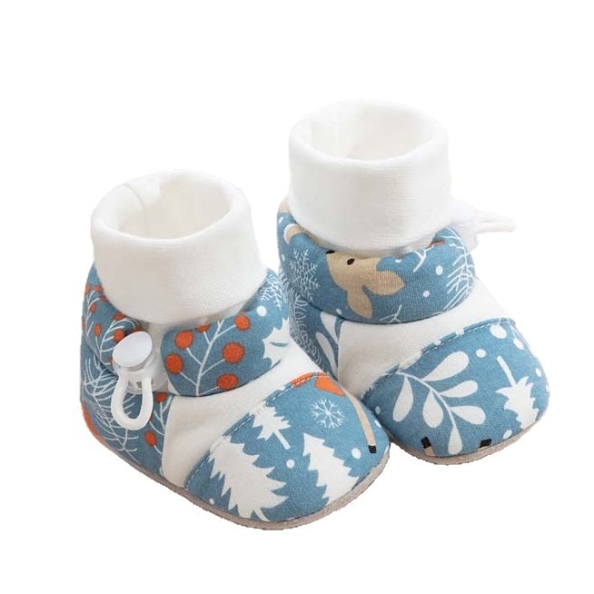 Kūdikio bateliai su minkšta padu, viršus iš medvilnės, vidpadis iš audinio, siūta padas, sagties užsegimas