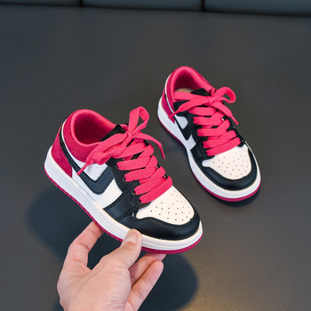 Pantofi baschet pentru copii: partea superioară din piele naturală, talpă din cauciuc, respirabili, ușori, închidere cu șireturi