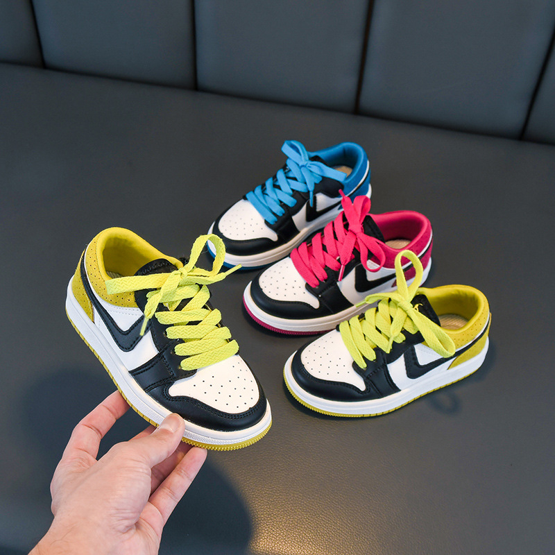 Pantofi baschet pentru copii: partea superioară din piele naturală, talpă din cauciuc, respirabili, ușori, închidere cu șireturi