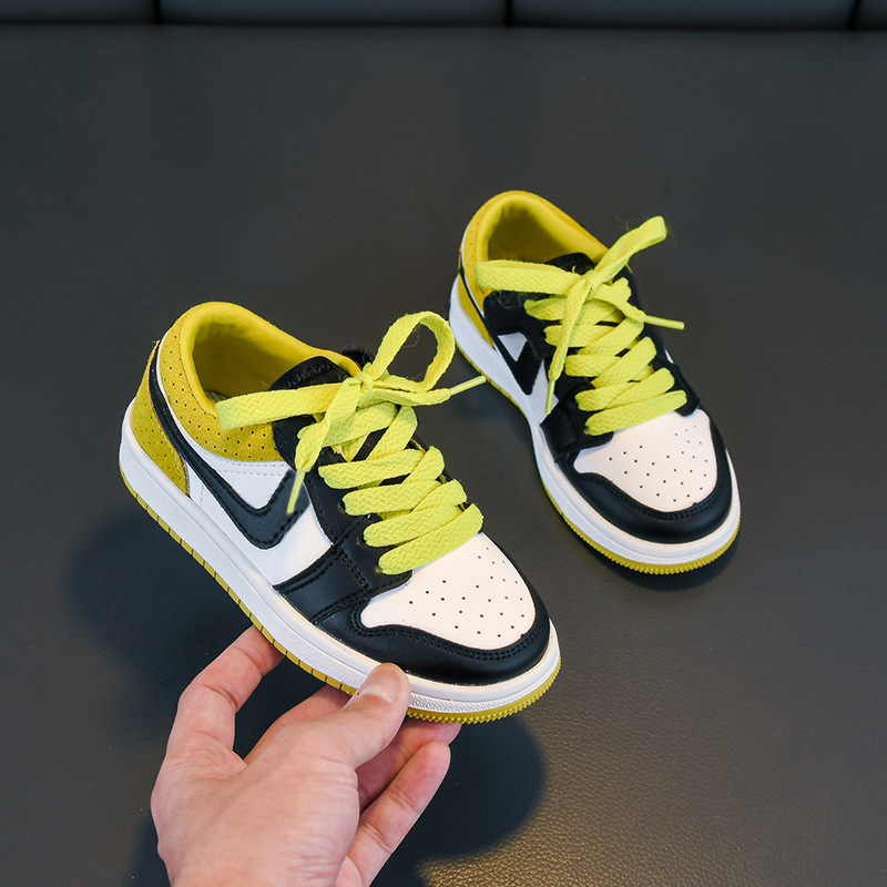 Pantofi baschet pentru copii: partea superioară din piele naturală, talpă din cauciuc, respirabili, ușori, închidere cu șireturi