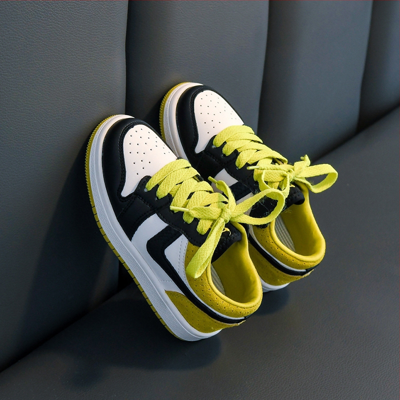 Pantofi baschet pentru copii: partea superioară din piele naturală, talpă din cauciuc, respirabili, ușori, închidere cu șireturi