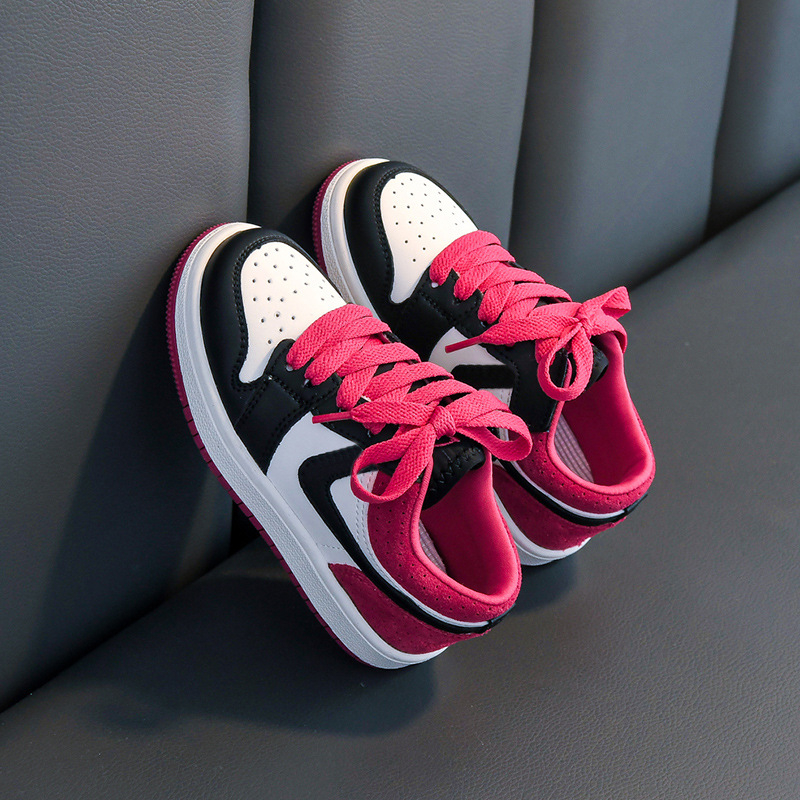 Pantofi baschet pentru copii: partea superioară din piele naturală, talpă din cauciuc, respirabili, ușori, închidere cu șireturi