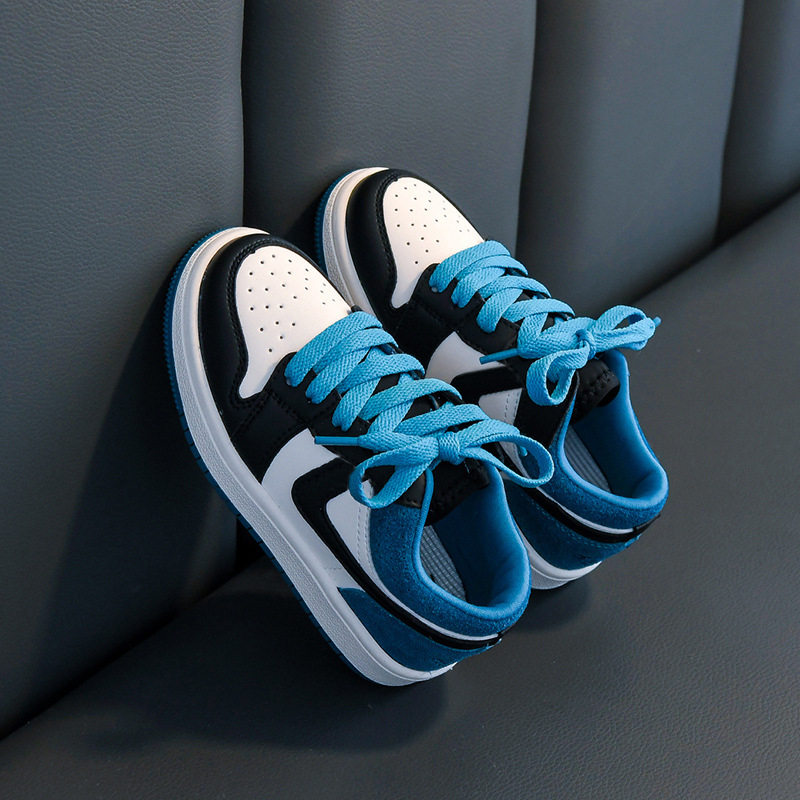 Pantofi baschet pentru copii: partea superioară din piele naturală, talpă din cauciuc, respirabili, ușori, închidere cu șireturi