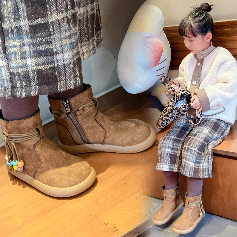 Mergaitėms žieminiai Martin bateliai su veliūrine viduje, šoninis užtrauktukas su kutais, neslydinti gumos padai, amžius 4–12 metų