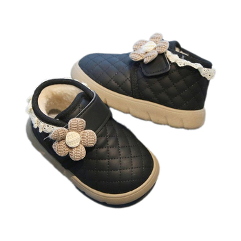 Ziemas bērnu zābaki 12–36 mēnešiem — neslīdoša mīksta zole, minimālistisks multfilmas stils, augšdaļa no mākslīgās ādas/plastikas, aizvērums ar rotējošu pogu