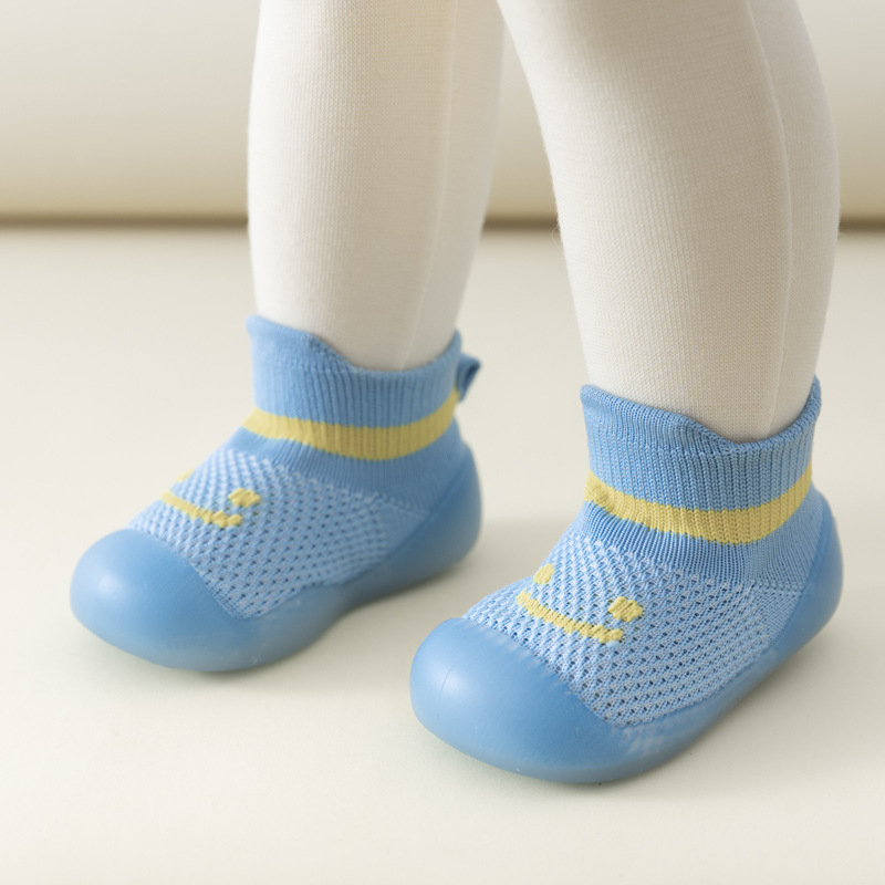 Bērnu iekšējās kurpes ar pretslīdējošu mīksto zoli, kokvilnas augšpuse, zems augšējais, karikatūras stilā — pavasaris-vasara-rudens, vecums 12-36 mēneši un 24-48 mēneši