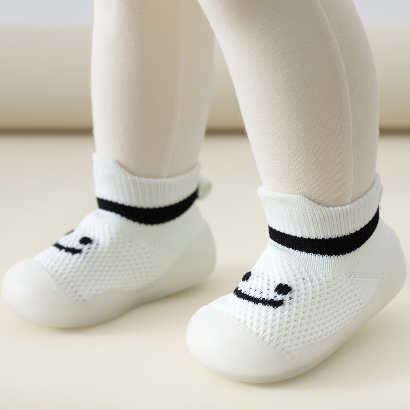 Bērnu iekšējās kurpes ar pretslīdējošu mīksto zoli, kokvilnas augšpuse, zems augšējais, karikatūras stilā — pavasaris-vasara-rudens, vecums 12-36 mēneši un 24-48 mēneši