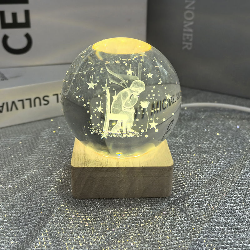 LED éjszakai lámpa - dekoratív dizájn szegekből merítve - Unique márka