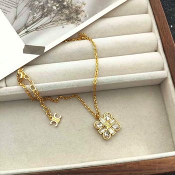 Σκουλαρίκια: επιχρυσωμένα με πραγματικό χρυσό; βύσματα αυτιού από 18k χρυσό; Rococo στυλ; κυκλοφορία φθινοπώρου 2025; λογοτεχνικό ρετρό