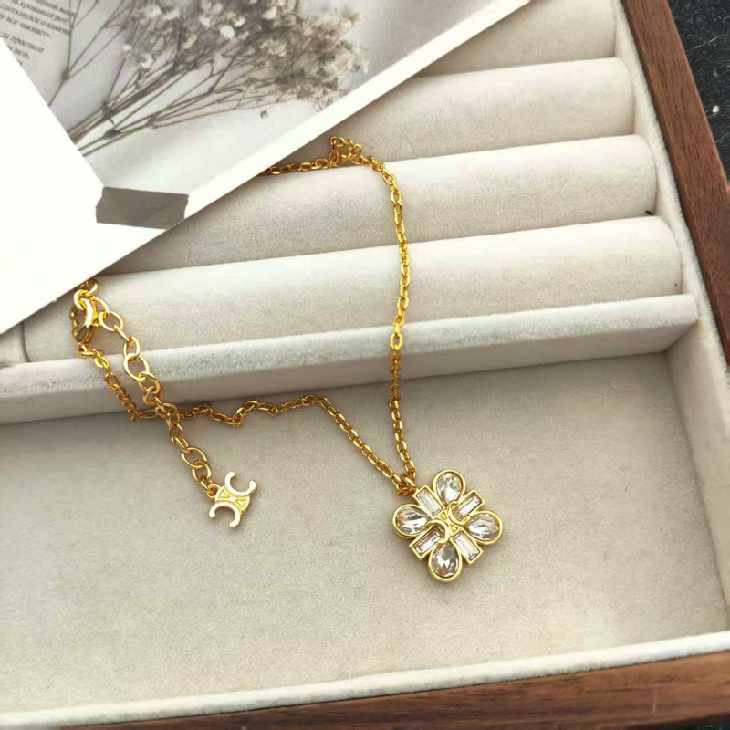 Σκουλαρίκια: επιχρυσωμένα με πραγματικό χρυσό; βύσματα αυτιού από 18k χρυσό; Rococo στυλ; κυκλοφορία φθινοπώρου 2025; λογοτεχνικό ρετρό