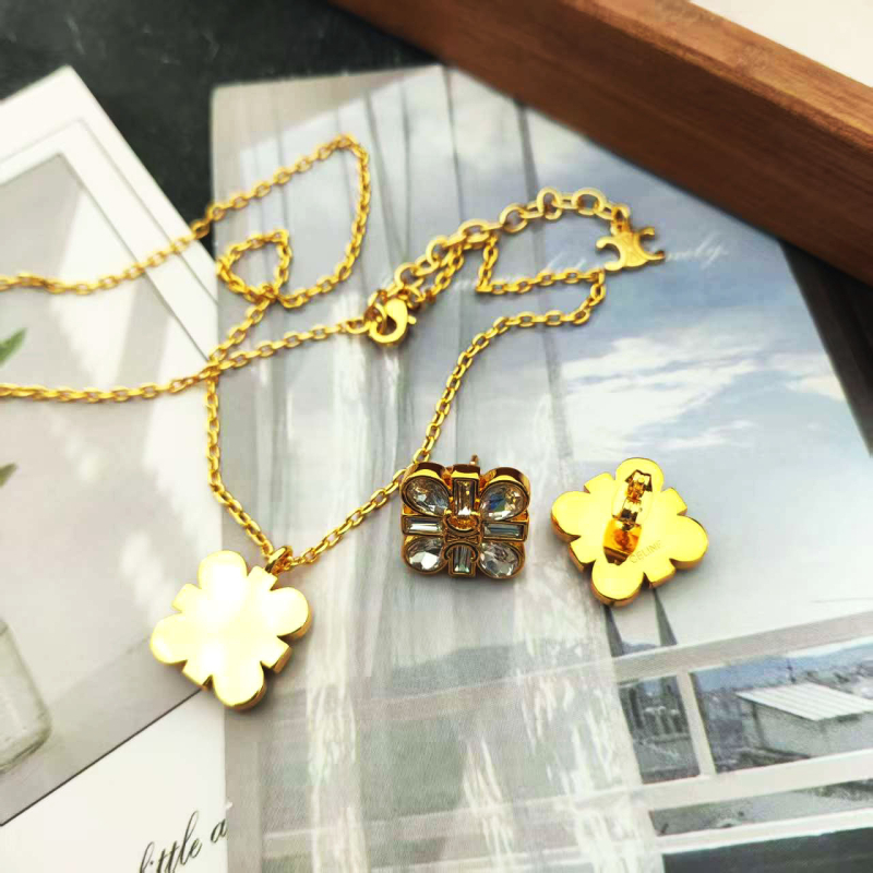 Σκουλαρίκια: επιχρυσωμένα με πραγματικό χρυσό; βύσματα αυτιού από 18k χρυσό; Rococo στυλ; κυκλοφορία φθινοπώρου 2025; λογοτεχνικό ρετρό