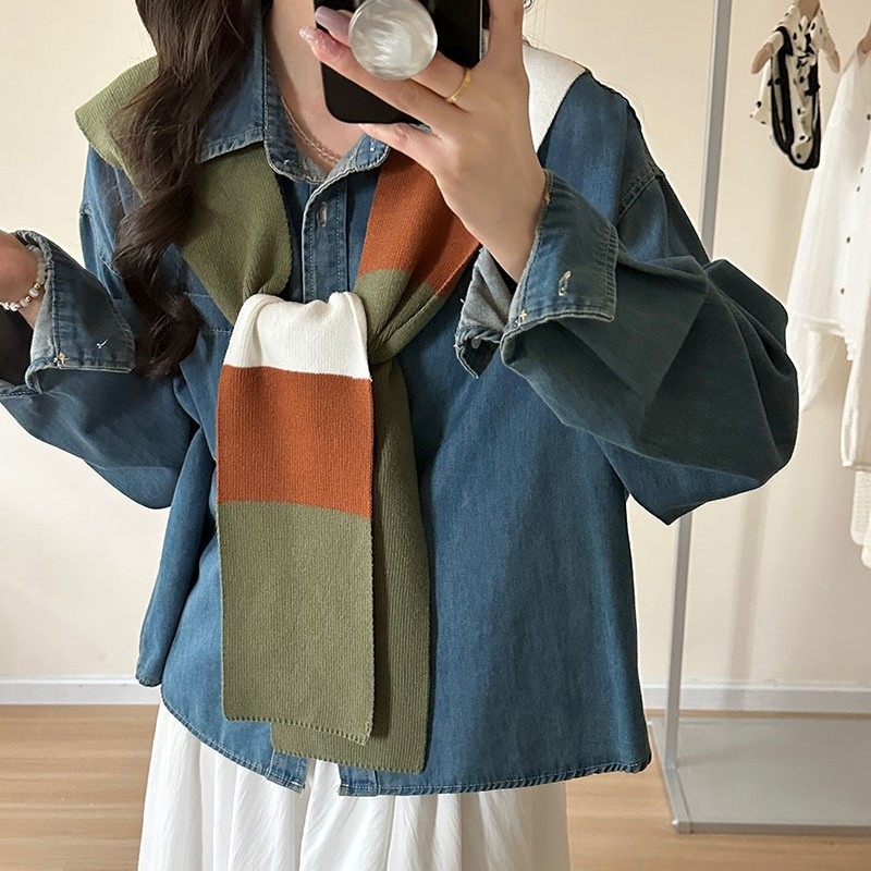 Koreai stílusú sál, hamis V-nyakkal, akril/műgyapjú kötött anyagból, négyszögletes alak, 40 cm szélesség