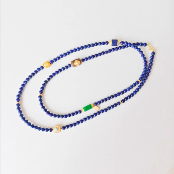 Colier lung din lazurit natural, cu pandantiv în formă de dovleac din ceară de albine și mărgele din lemn de agar, lucrat manual, lanț cu mai multe bucle în stil chinezesc