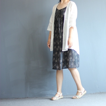 Ženska lanena haljina s trakama, cvjetni print, slobodan kroj, 50–70% lana, literarno retro stil