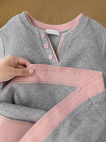 Lányoknak szóló hosszú ujjas T-Shirt, kerek nyak, pamut-keverék (30% pamut), koreai stílus, mintázat: rajzfilm és betűk (hosszú ujjak; kerek nyak; pamut-keverék; mintázat: rajzfilm és betűk)