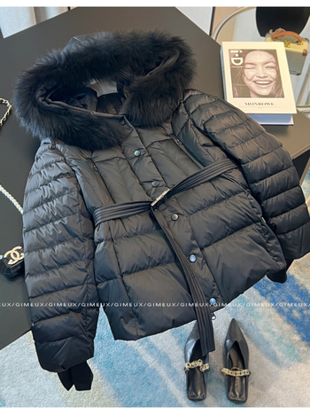 Ženska jakna od perja, debeli zimski kaput sa stojećim ovratnikom i umjetnim krznom, punilo od bijelog patka perja, udio perja 81-85%