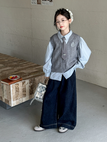 Lányoknak készült ing-vest szett, lapos gallér, hosszú ujjú, 60% pamut, rácsos és egyszínű mintával, tavasz-ősz, 8 évesnél idősebbeknek