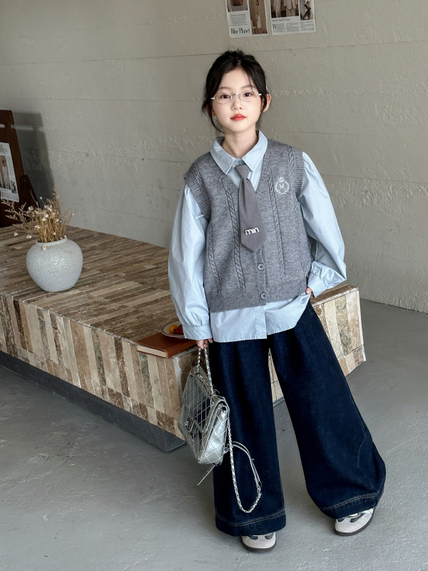 Lányoknak készült ing-vest szett, lapos gallér, hosszú ujjú, 60% pamut, rácsos és egyszínű mintával, tavasz-ősz, 8 évesnél idősebbeknek