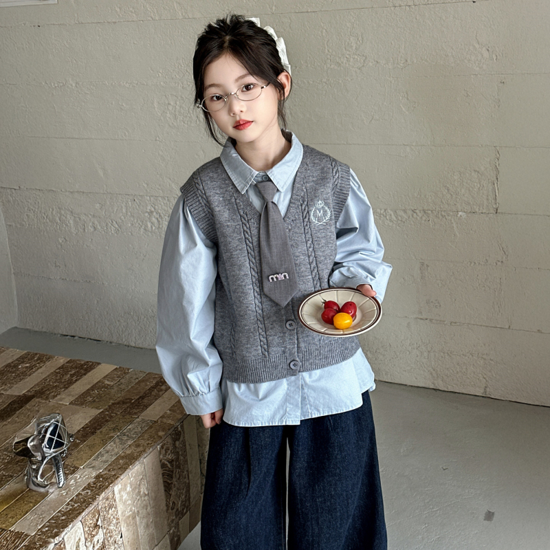 Lányoknak készült ing-vest szett, lapos gallér, hosszú ujjú, 60% pamut, rácsos és egyszínű mintával, tavasz-ősz, 8 évesnél idősebbeknek