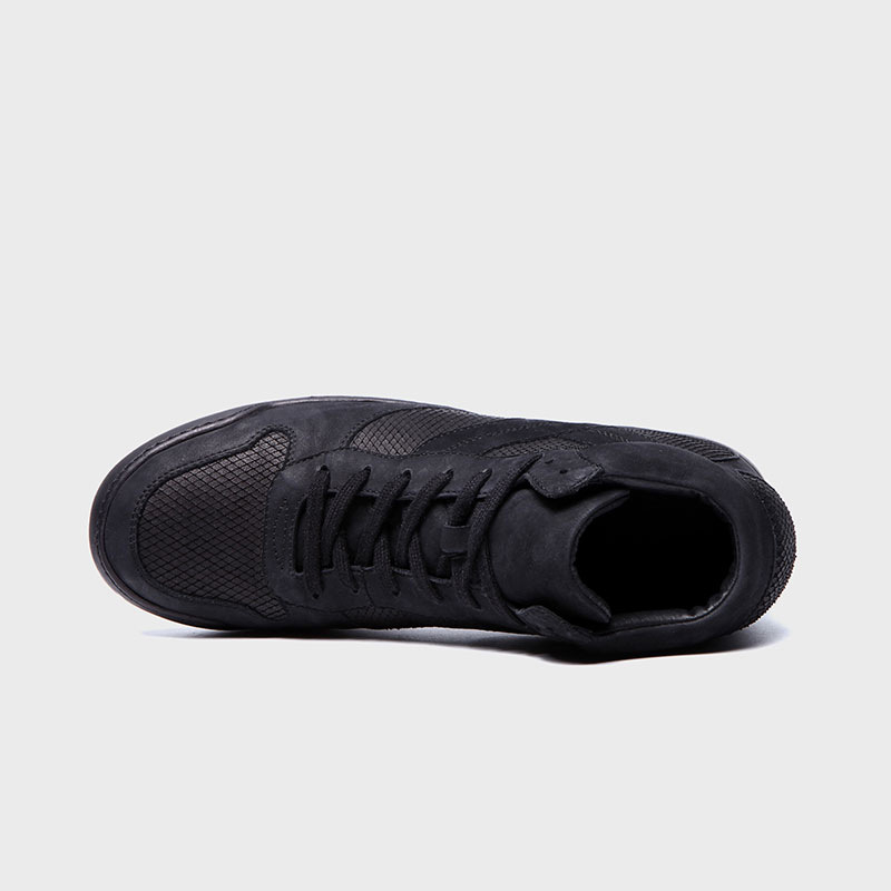 Vīriešu ādas Chelsea augstās botas, rokas darinātas, Knife-Cut raksts – augšpuse: āda; zole: gumija; iekšējais materiāls: pigskin; papēža augstums: 1–3 cm; ziemai