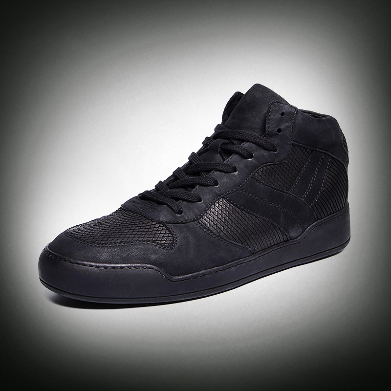 Vīriešu ādas Chelsea augstās botas, rokas darinātas, Knife-Cut raksts – augšpuse: āda; zole: gumija; iekšējais materiāls: pigskin; papēža augstums: 1–3 cm; ziemai