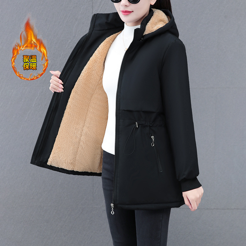 Ženska jakna srednje dužine s kapuljačom, punjenje: imitation silk cotton; glavni materijal: poliester; duljina: srednja; zatvaranje: zip; dugi rukavi; casual stil