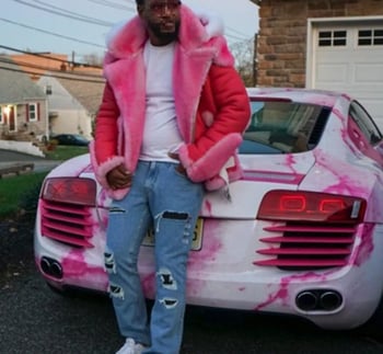 Férfi műbőr stílusú kabát kapucnival és nagy szőrme gallérral, zipzár, poliészter bélés, vastag, laza szabás, oldalsó zsebek, téli ruházat