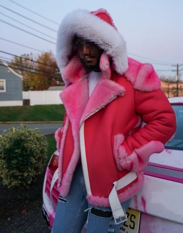 Férfi műbőr stílusú kabát kapucnival és nagy szőrme gallérral, zipzár, poliészter bélés, vastag, laza szabás, oldalsó zsebek, téli ruházat