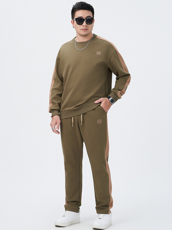 Мъжки спортен комплект: пуловер с бродерия и панталони, кръгло деколте, дълги ръкави; полиестер-памук-еластан смес; есен 2025.