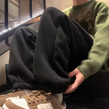Muške jogging hlače s fleece podstavom, ravnog kroja, srednjeg struka, vezanje šnonom, zimska odjeća