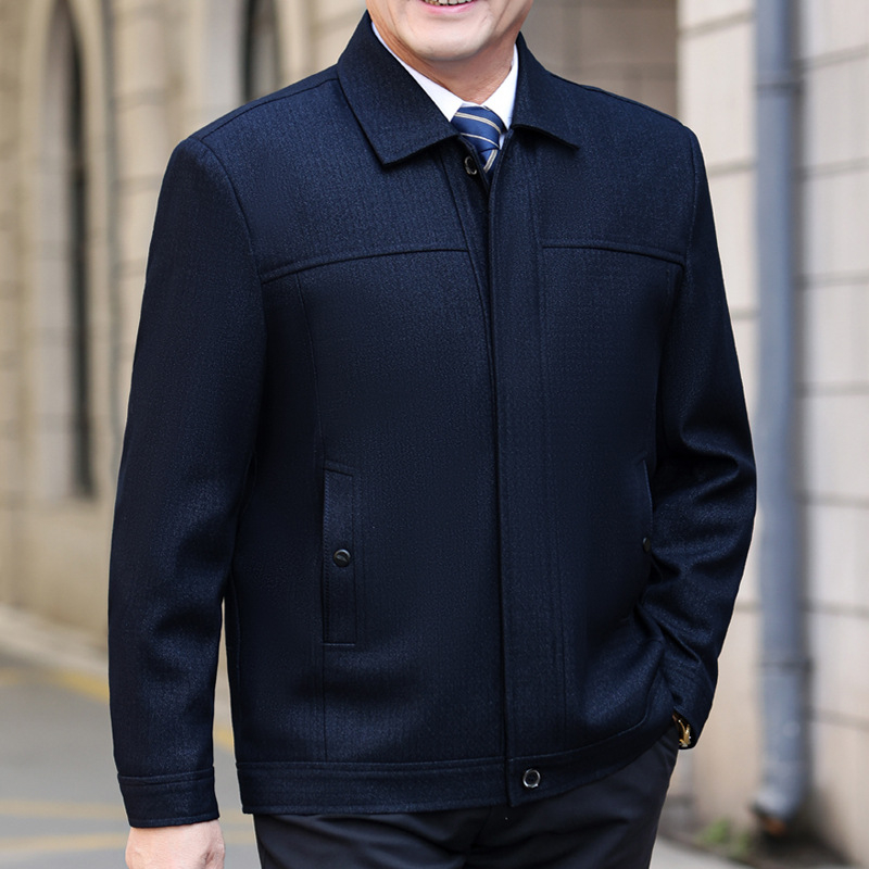 Vyrinė vidutinio ilgio striukė su apykakle-lapelė, sagų užsegimas, ilgos rankovės, visų sezonų poliesteris