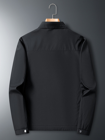Muško sako u laganom poslovnom stilu, slim fit, ovratnik s reverom, zatvaranje na zip, vanjski materijal poliester 100%, podstava poliester 100%, pogodno za proljeće i jesen