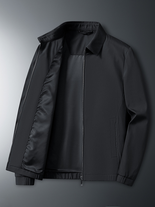 Muško sako u laganom poslovnom stilu, slim fit, ovratnik s reverom, zatvaranje na zip, vanjski materijal poliester 100%, podstava poliester 100%, pogodno za proljeće i jesen