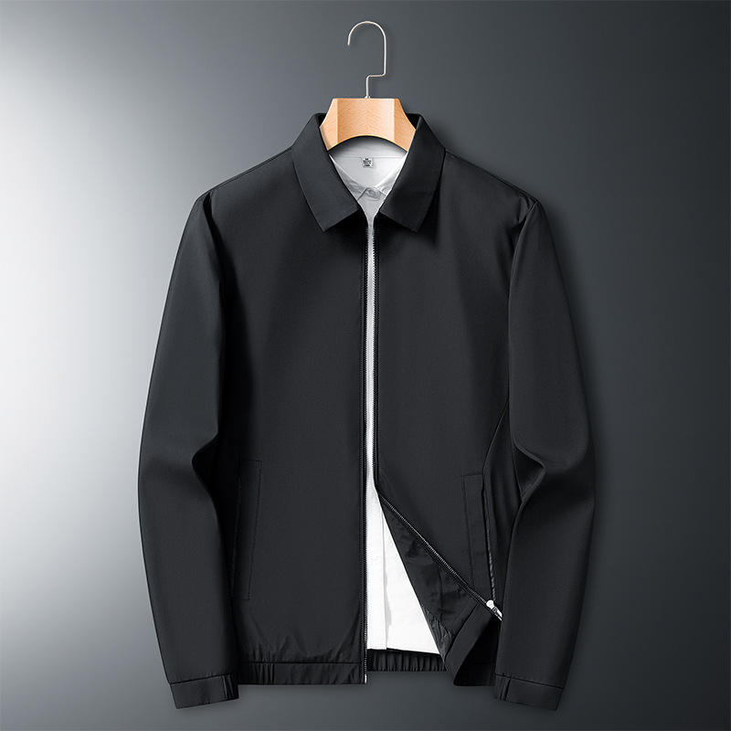 Muško sako u laganom poslovnom stilu, slim fit, ovratnik s reverom, zatvaranje na zip, vanjski materijal poliester 100%, podstava poliester 100%, pogodno za proljeće i jesen