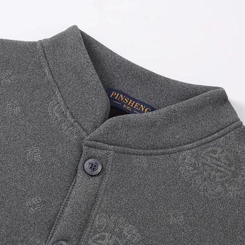 Vidaus drabužiai: žieminė medvilnės užpildyta striukė su fliso pamušalu, stora, ilgos rankovės, apvali kaklo iškirptė, 100% poliesteris