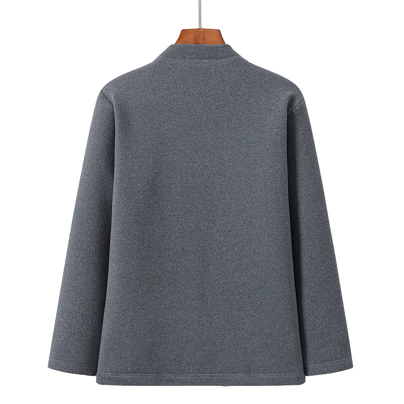 Vidaus drabužiai: žieminė medvilnės užpildyta striukė su fliso pamušalu, stora, ilgos rankovės, apvali kaklo iškirptė, 100% poliesteris