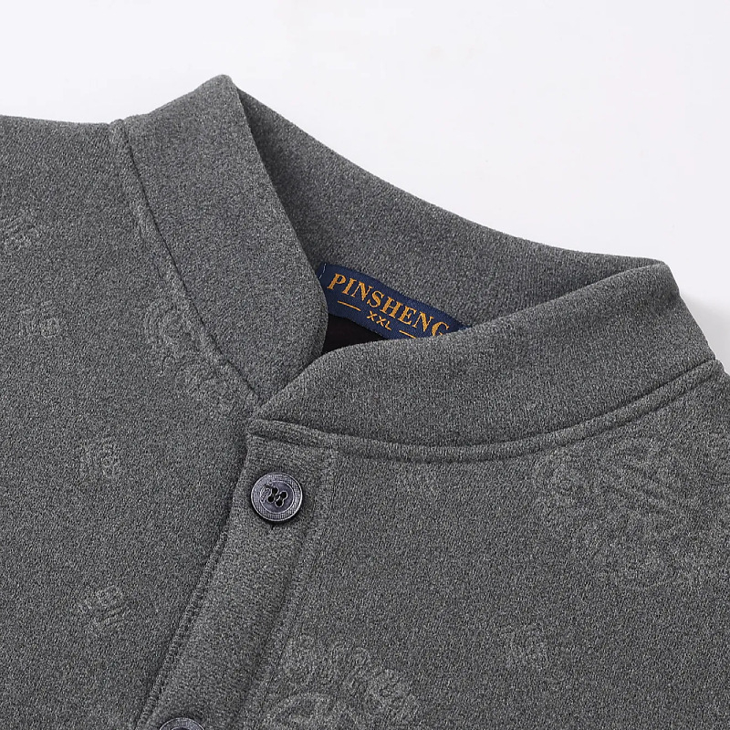 Vidaus drabužiai: žieminė medvilnės užpildyta striukė su fliso pamušalu, stora, ilgos rankovės, apvali kaklo iškirptė, 100% poliesteris