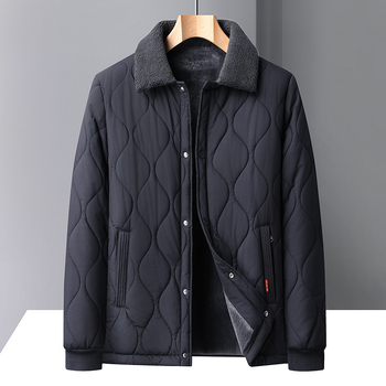 Vyrinė žieminė striukė iš poliesterio su apversta apykakle, laisvas kirpimas, ilgos rankovės, šoninės kišenės, užsegimas vienos eilės mygtukais