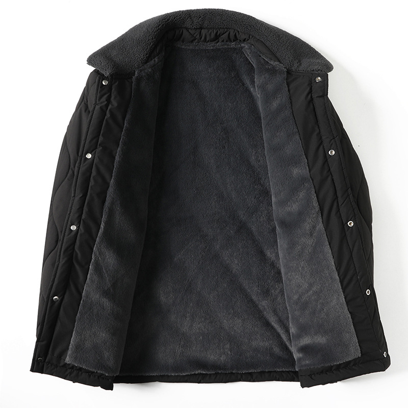 Vyrinė žieminė striukė iš poliesterio su apversta apykakle, laisvas kirpimas, ilgos rankovės, šoninės kišenės, užsegimas vienos eilės mygtukais