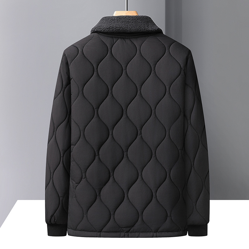 Vyrinė žieminė striukė iš poliesterio su apversta apykakle, laisvas kirpimas, ilgos rankovės, šoninės kišenės, užsegimas vienos eilės mygtukais