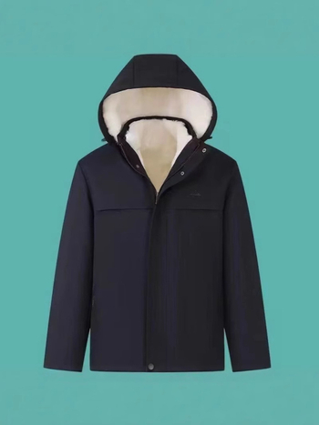 Vyriška žieminė striukė su kailio įdėklu ir vilnos deriniu, storesnis medvilnės užpildas, nuimamas apykaklė, užtrauktukas priekyje, laisvas kirpimas, įprastas ilgis