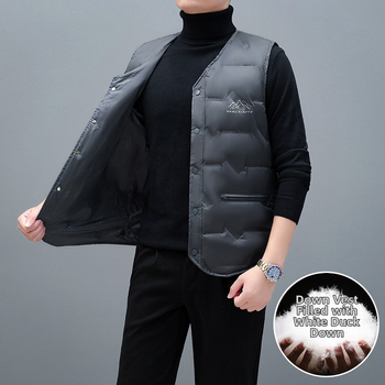 Vīriešu pūka veste, vienkārša kardigāna stila; pūkas saturs: 91–95%; ārējā auduma sastāvs: poliesters; oderējums: 100% poliesters; V kakla atvērums; bez kapuces; sezonas: pavasaris rudens ziema