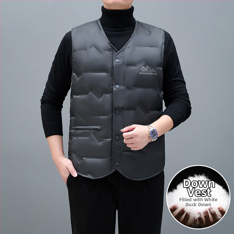 Vīriešu pūka veste, vienkārša kardigāna stila; pūkas saturs: 91–95%; ārējā auduma sastāvs: poliesters; oderējums: 100% poliesters; V kakla atvērums; bez kapuces; sezonas: pavasaris rudens ziema