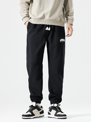 Мъжки спортни джогър панталони, tapered кройка, с връзка в талията, памук-полиестер смес, есен 2025