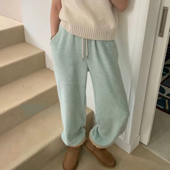Casual hlače od pamuka, širokog kroja, opušten minimalistički stil, gust materijal, zima 2025