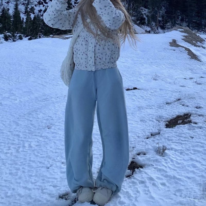 Casual hlače od pamuka, širokog kroja, opušten minimalistički stil, gust materijal, zima 2025